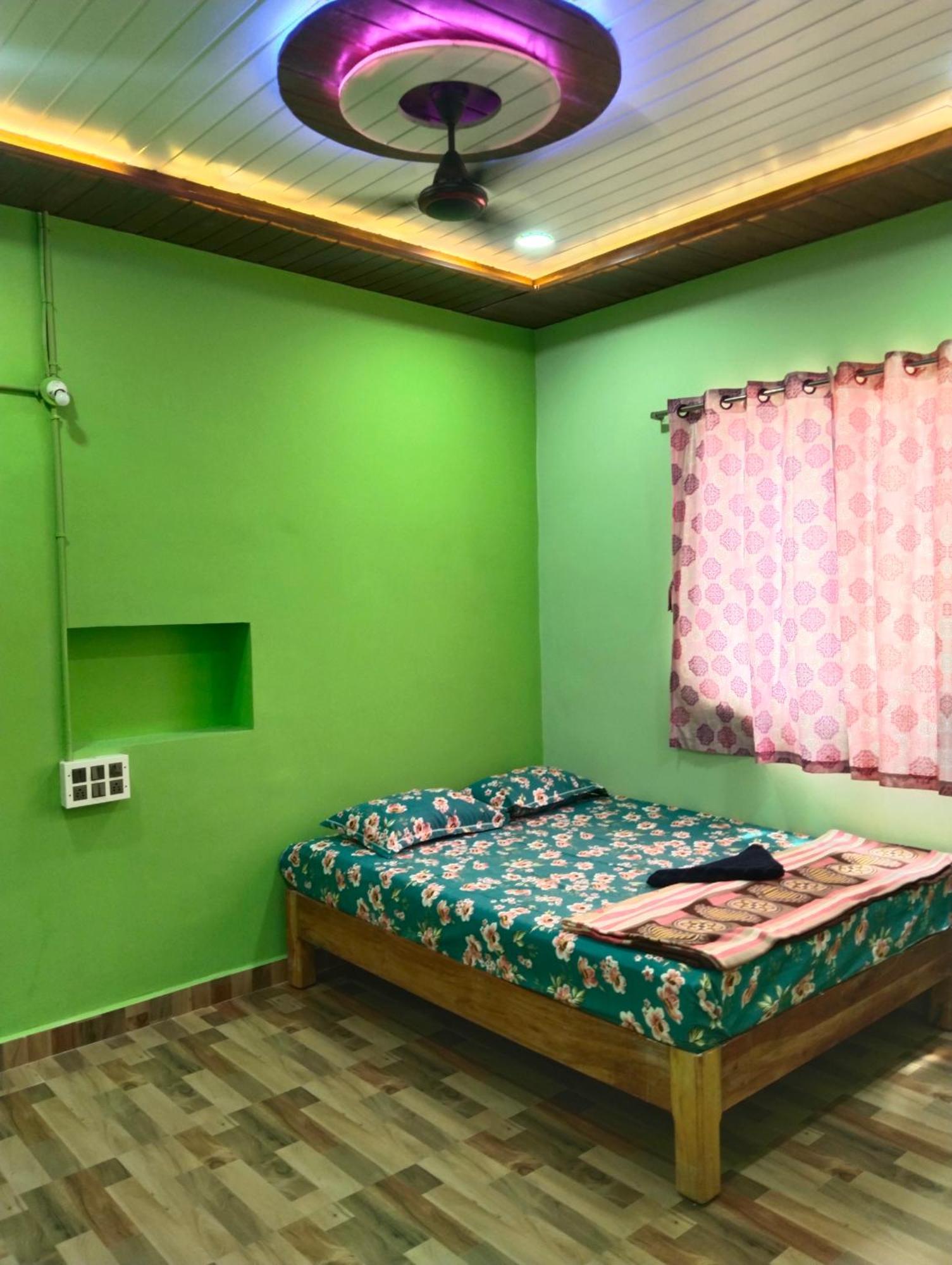 Funky Monkey Home Stay Хампі Екстер'єр фото