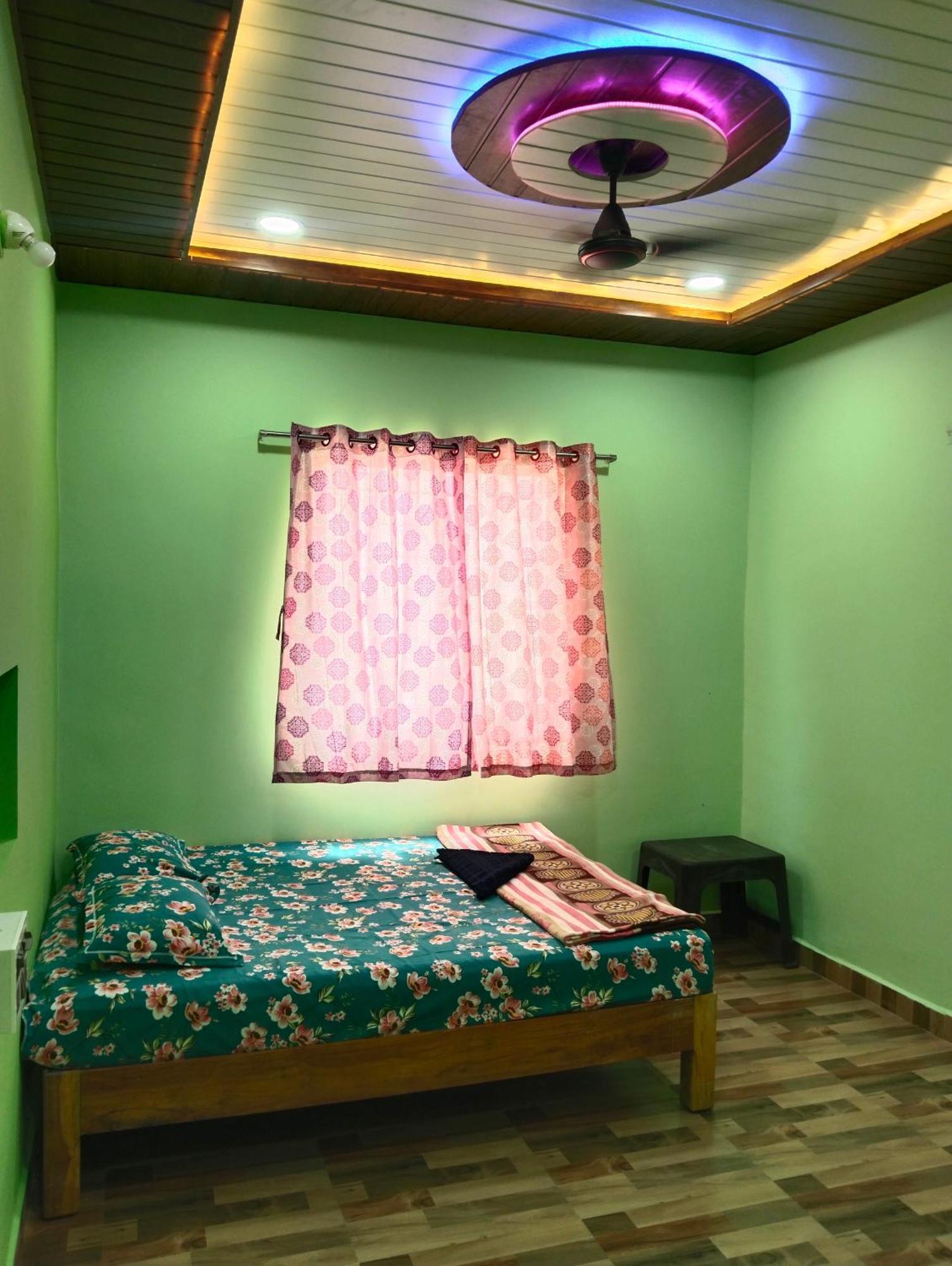 Funky Monkey Home Stay Хампі Екстер'єр фото